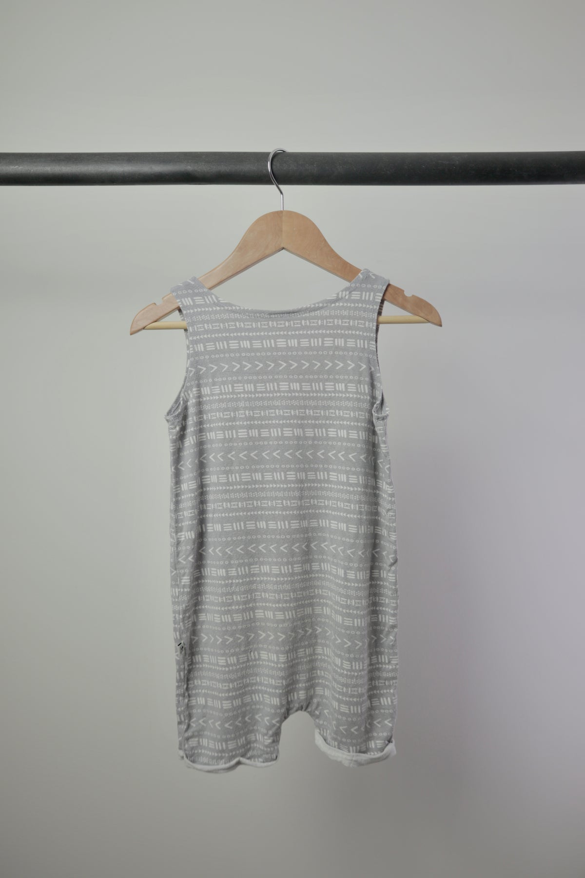 Jax & Lennon — Grey Geometric Shorty Romper — 2/3Y
