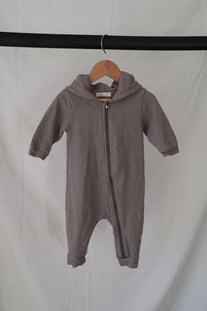 THE LALA Dino Hooded Romper — Stone Grey — XS (0–6M)