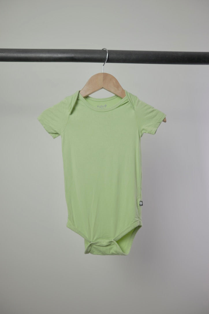 Kyte Baby Soft Green Bamboo Short Sleeve Bodysuit — 18–24M