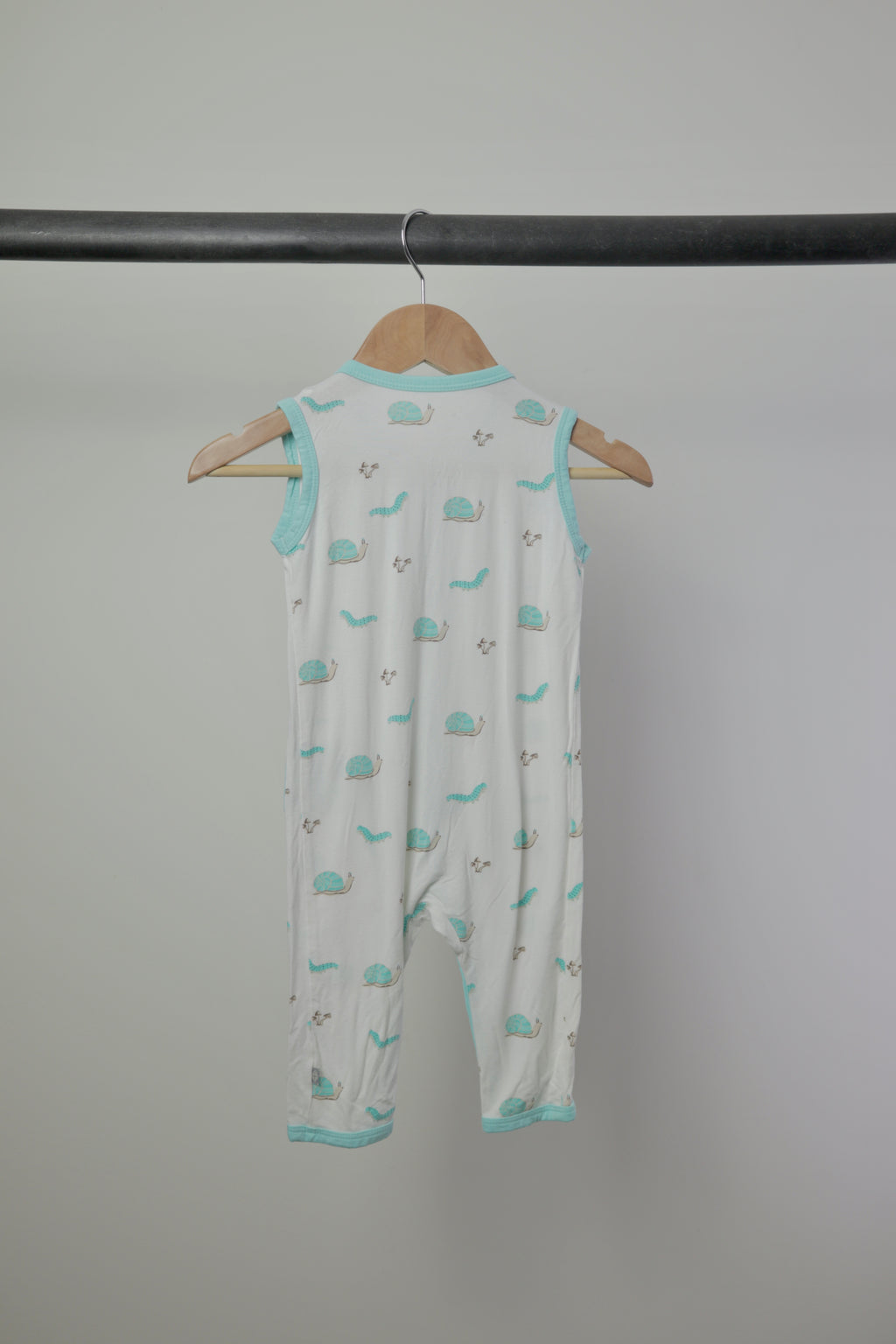 Kyte Baby Bamboo Sleeveless Snap Romper — Retired Snail + Caterpillar Print — 18–24M