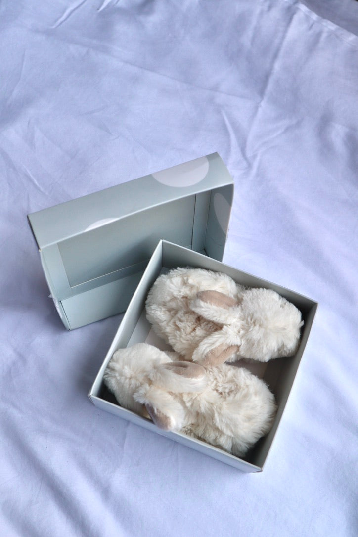 Doudou et Compagnie — Mon Lapin Bonbon Bunny Slippers — 0–6 Months — Brand New in Box