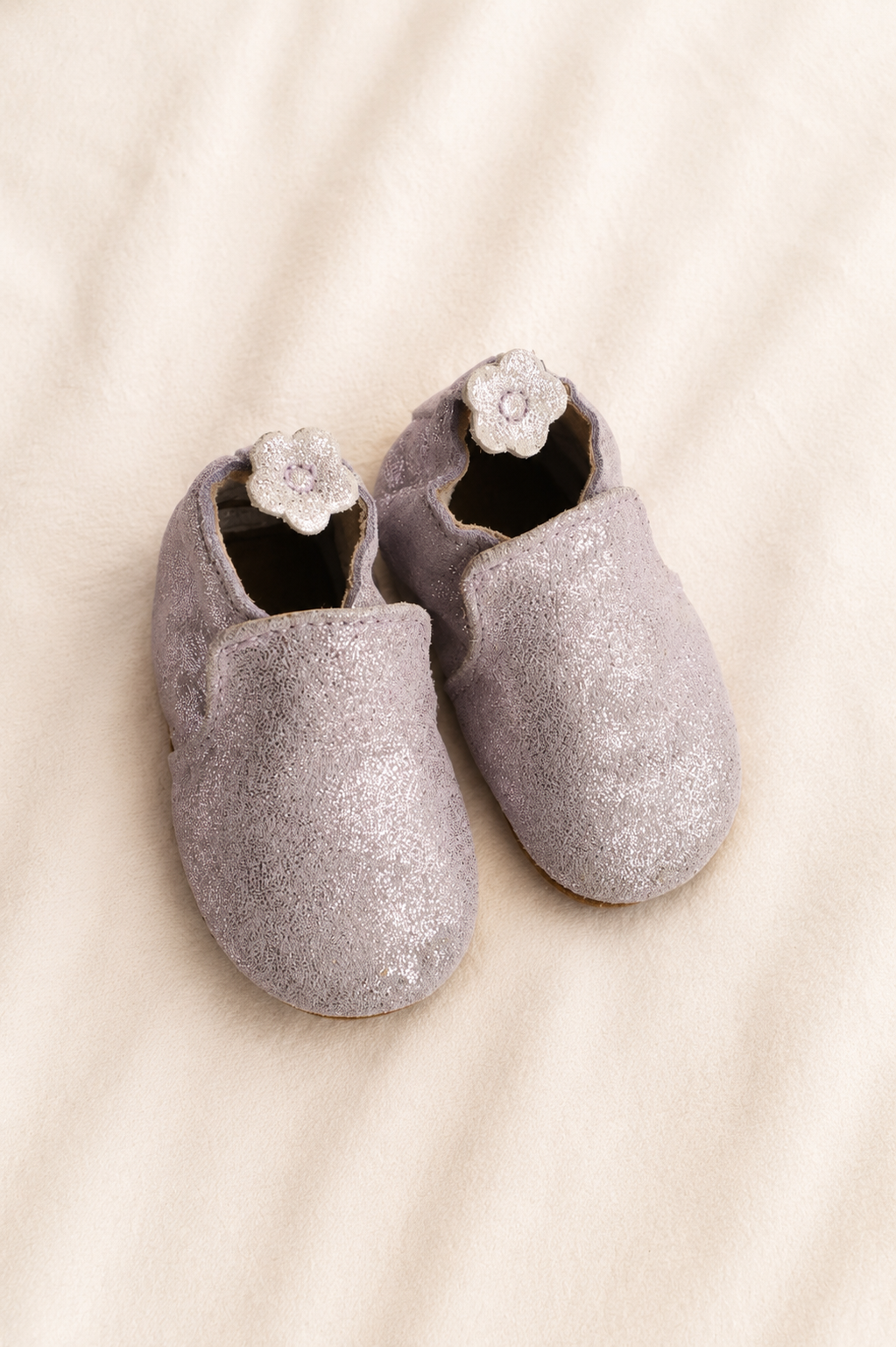 NWT Robeez — Pretty Pearl Lavender Soft Sole Leather Shoes — 0–6M