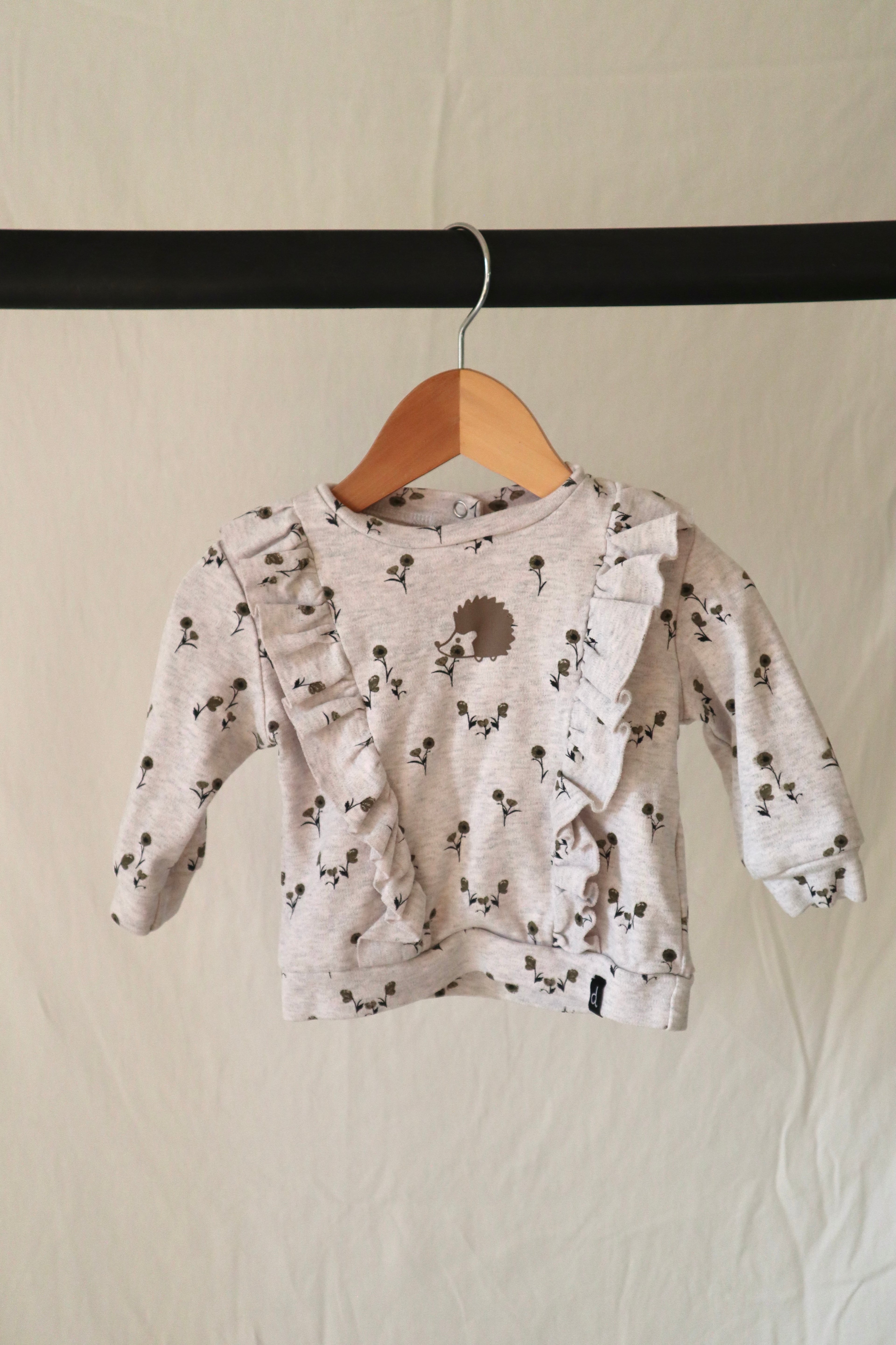Deux par Deux — Organic Ruffle Hedgehog Sweatshirt — 6M
