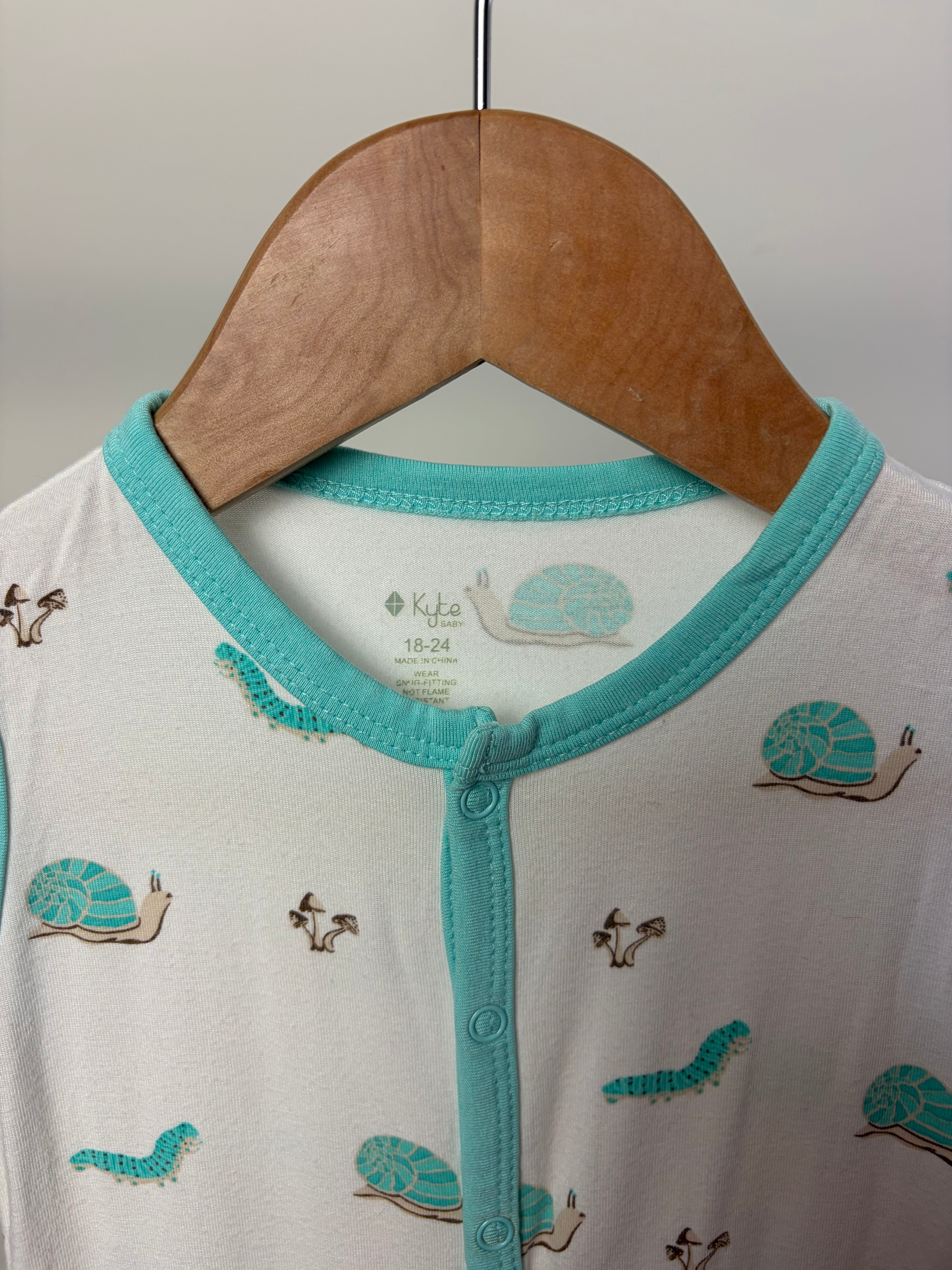 Kyte Baby Bamboo Sleeveless Snap Romper — Retired Snail + Caterpillar Print — 18–24M