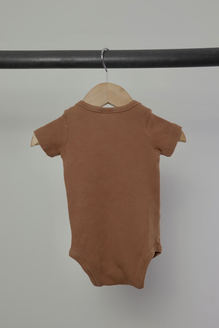 Mebie Baby — Organic Cotton Ribbed Bodysuit — Caramel Brown — 3–6M