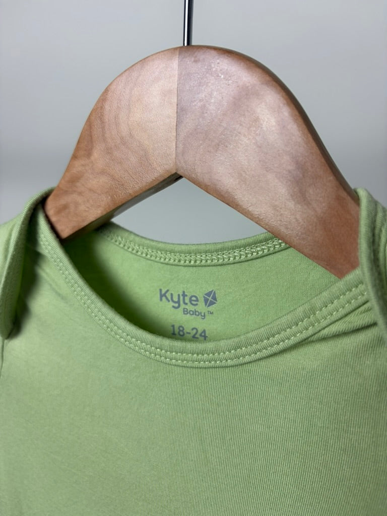 Kyte Baby Soft Green Bamboo Short Sleeve Bodysuit — 18–24M