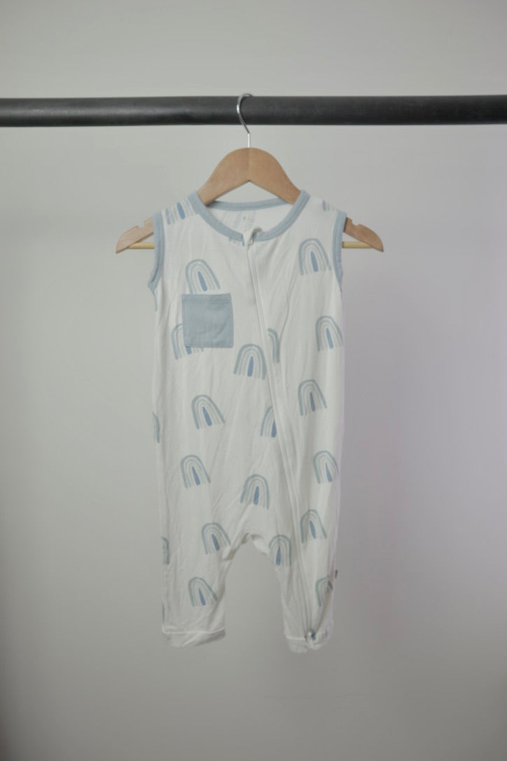Kyte Baby — Sleeveless Bamboo Romper in Rainbows — 3T