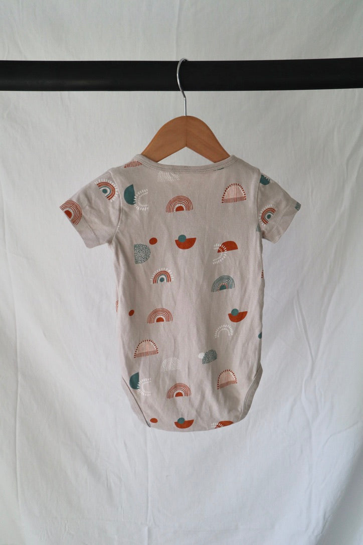 Oliver & Rain Organic Cotton Rainbow Henley Bodysuit — Sand — 18M